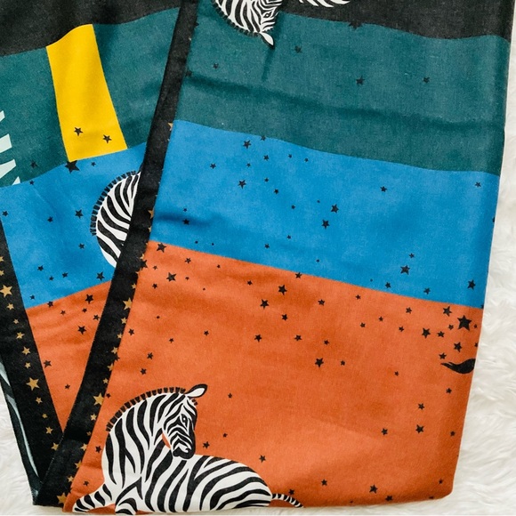 Ann Taylor Large Zebra 🦓 Shawl/Scarf - Picture 6 of 8